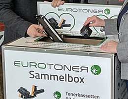 Toner Kartusche entsorgen in Sammelbox